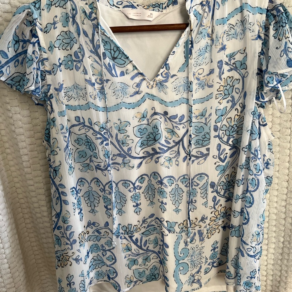 LC Lauren Conrad Blue and White Patterned Blouse